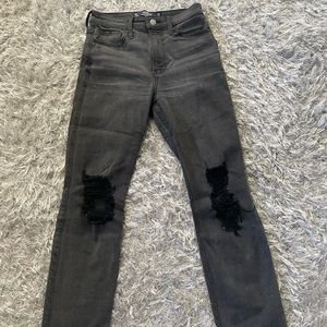 Hollister Ultra High Rise Skinny Ankle Jeans. black ripped jeans. Size 0 short.